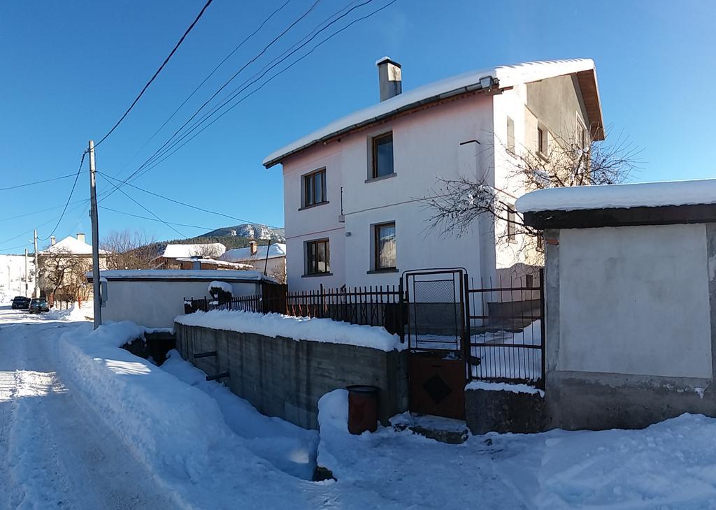 Mala Tsŭrkva Guest House Ahp מראה חיצוני תמונה